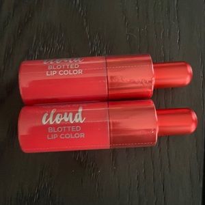 NWT Revlon Cloud Blotted Lip Color 017 Velvety Coral